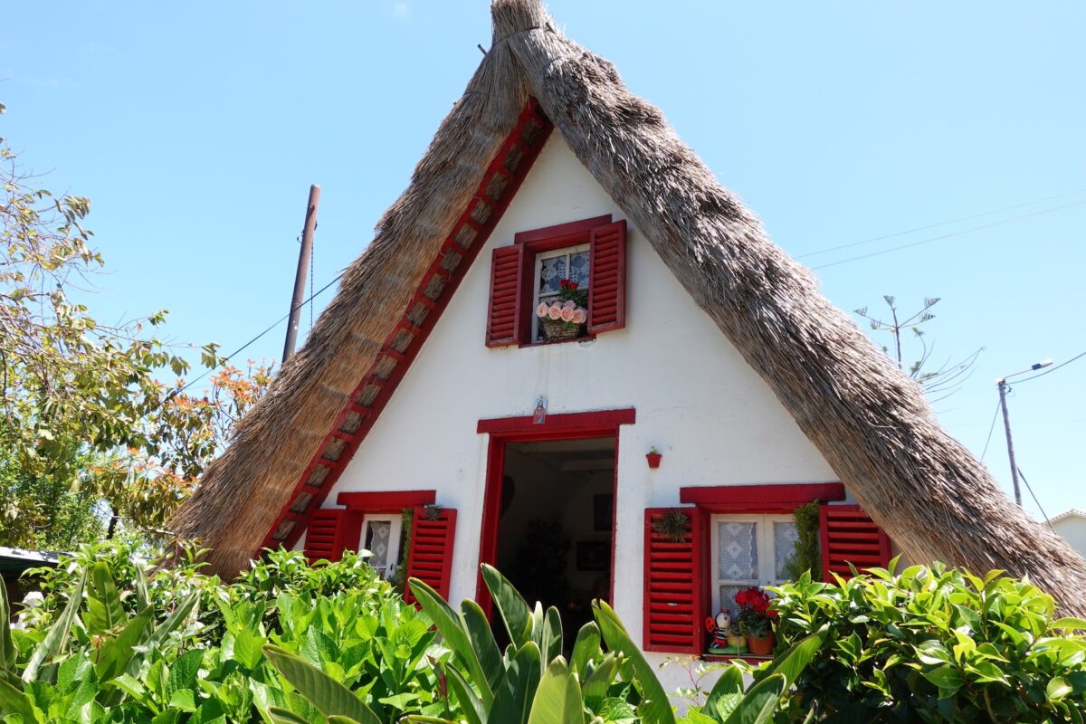 cultural thing to do in Madeira: the thatched roofs houses in Santana
