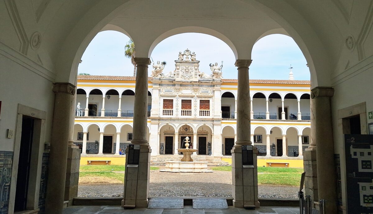 university of Évora