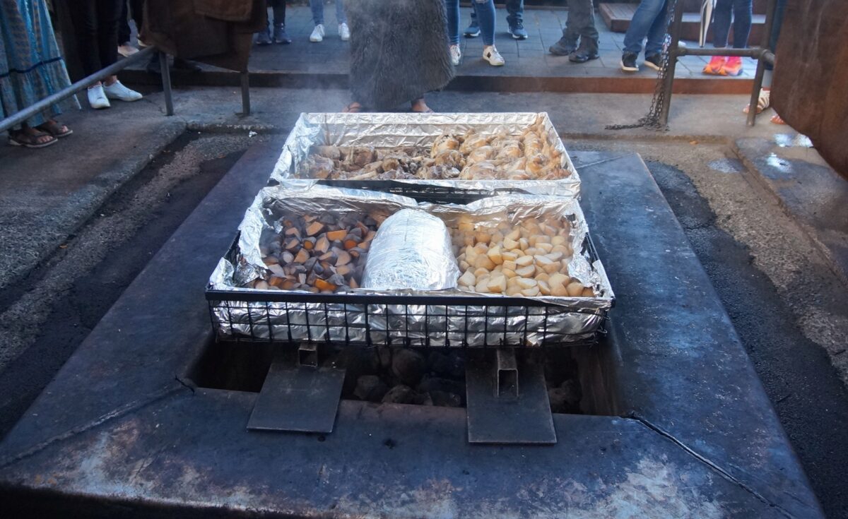 Māori cultural experience and food hāngī