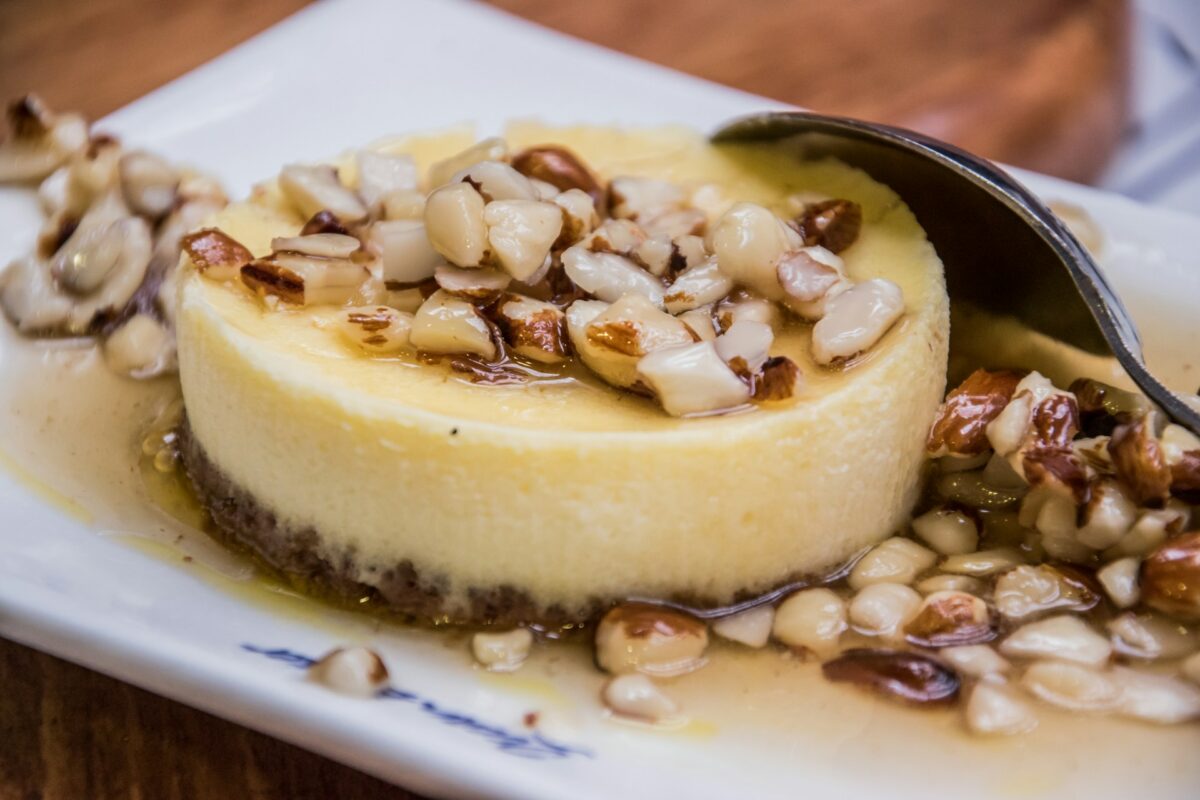 mepolita - traditional food in greece