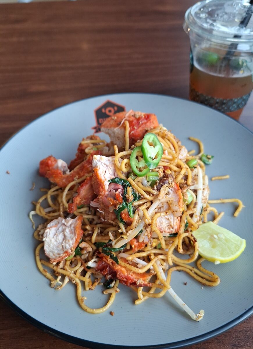 mee goreng: a must try of malaysian cuisine 